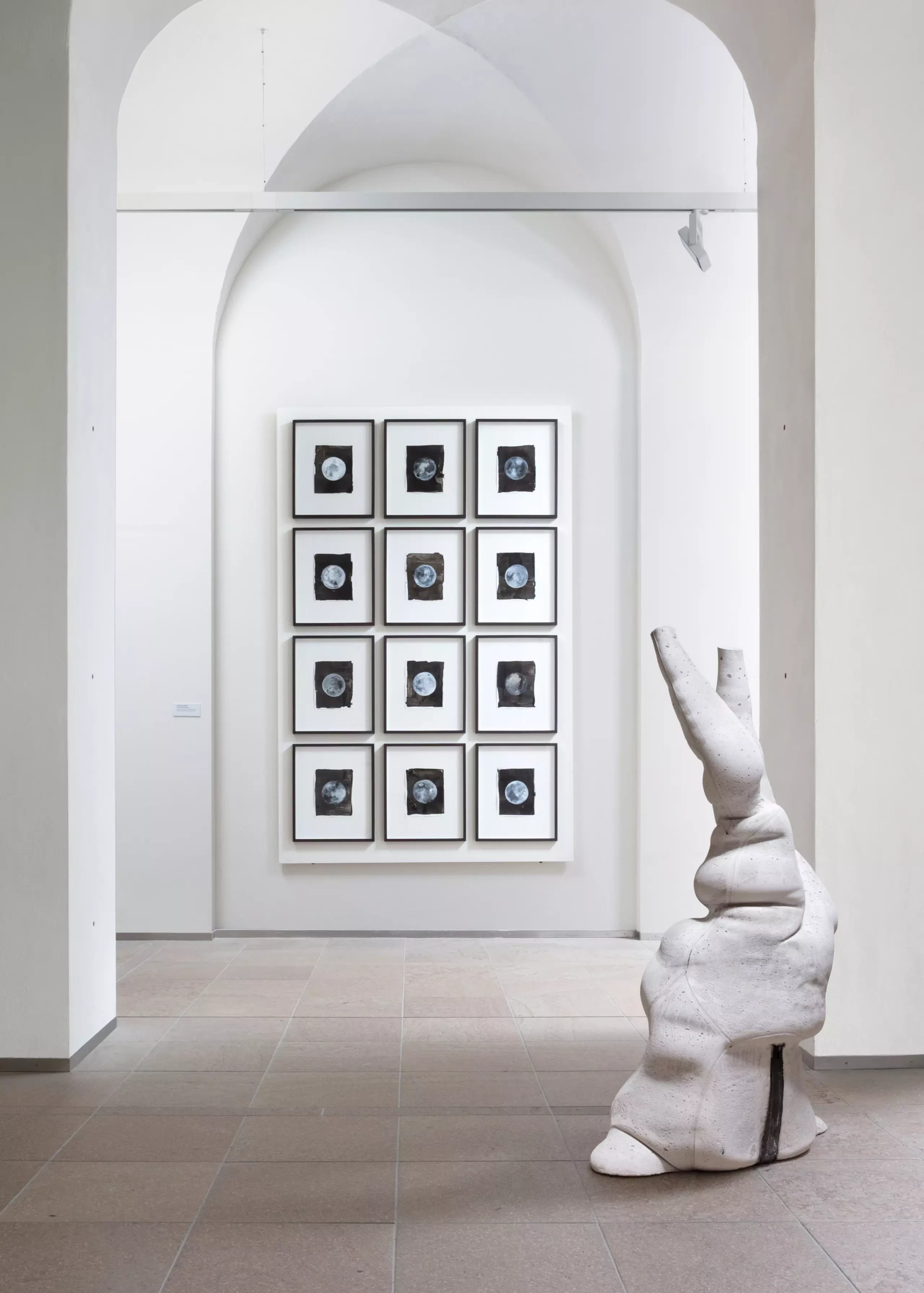 Tania Kovats - Leigh (2018) en Full Moon drawings (2013).