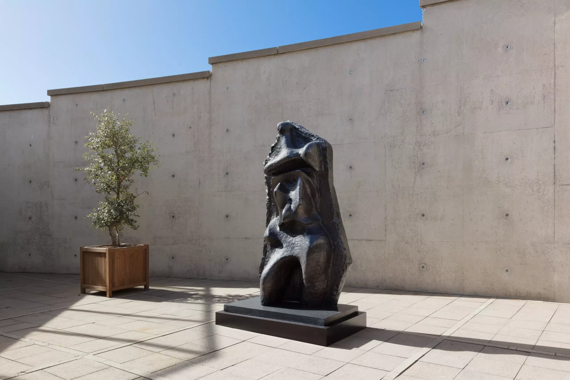 Overview of the Henry Moore Exhibition - Form & Material (2023)